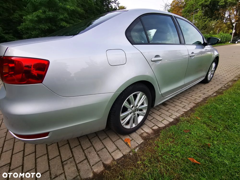 Volkswagen Jetta 2011 photo 3