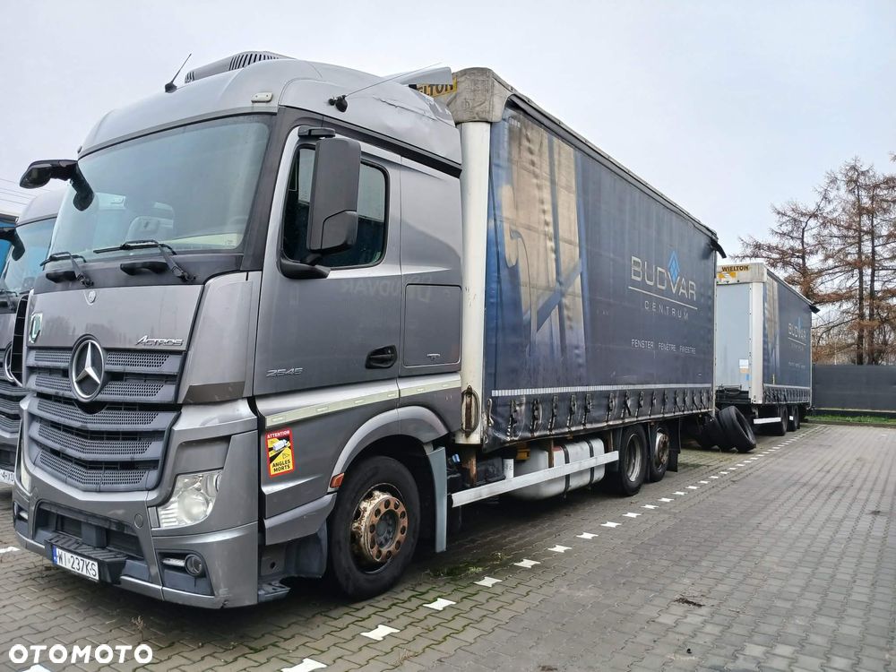 Mercedes-Benz MP4 - 8