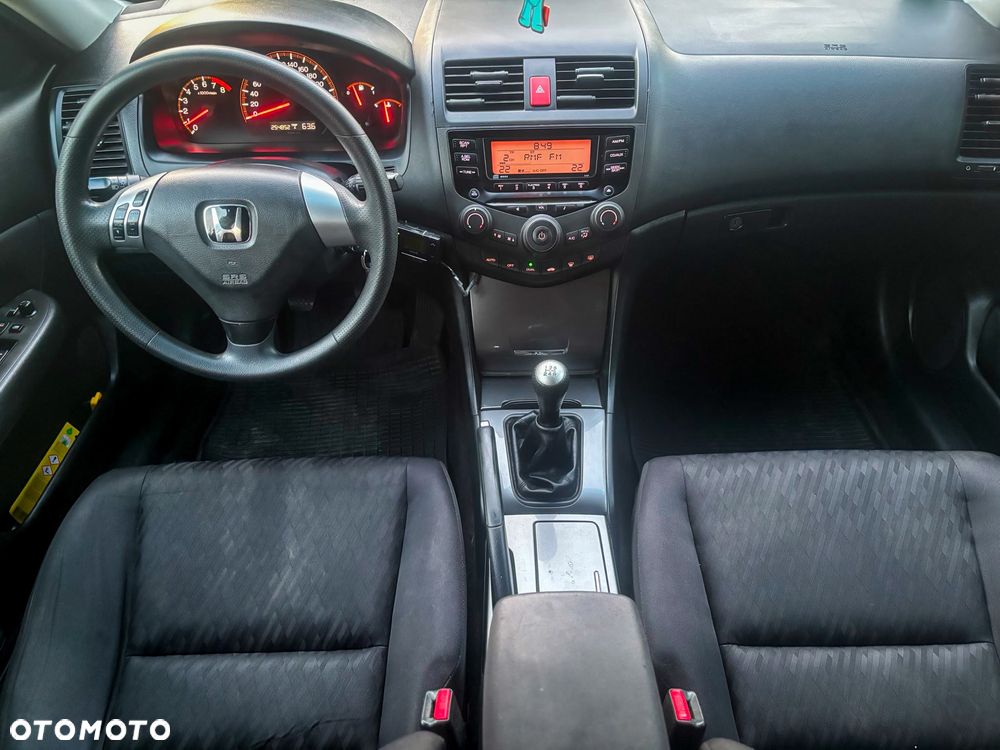 Honda Accord 2.0 Comfort - 12