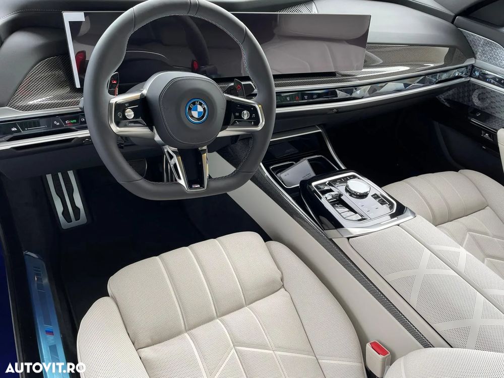 BMW M7 M760e xDrive - 10