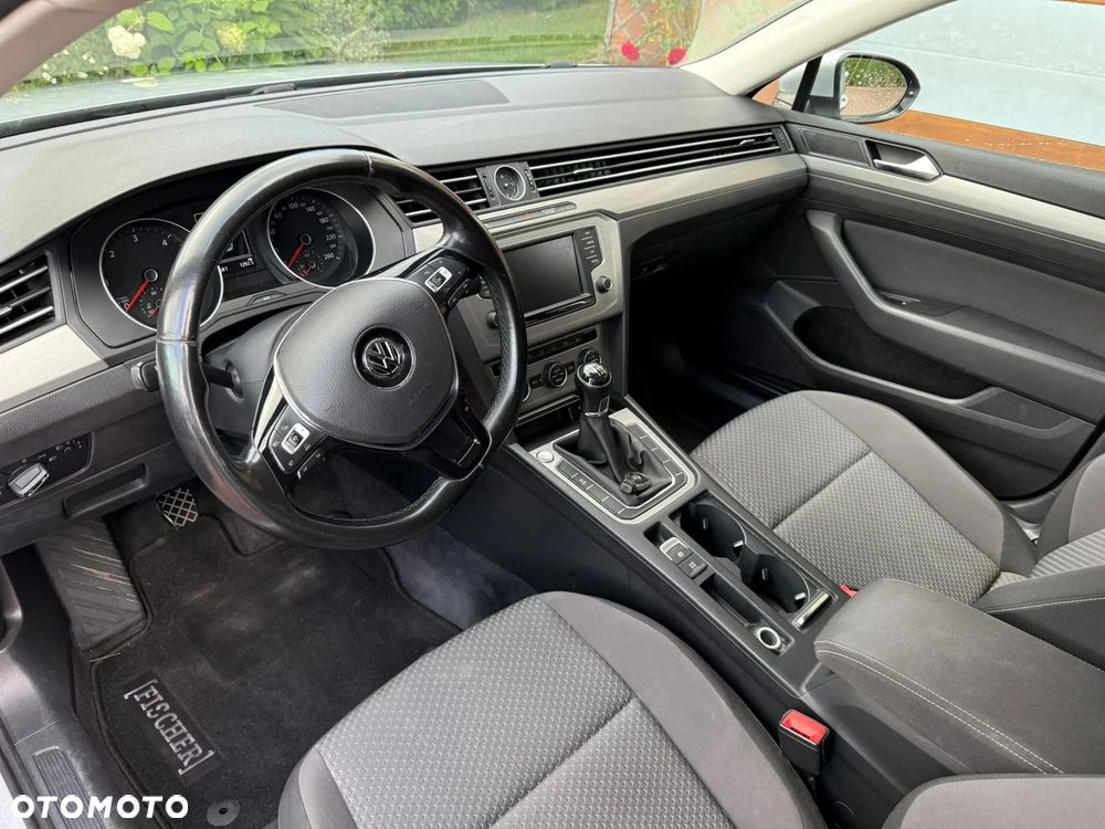 Volkswagen Passat 2.0 TDI SCR Trendline - 15