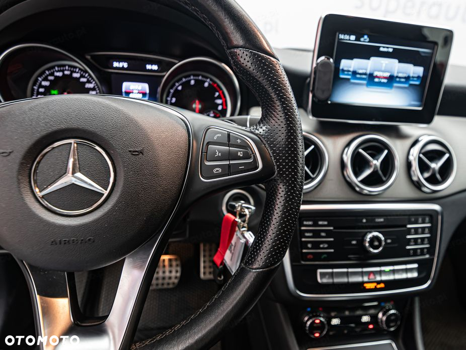 Mercedes-Benz GLA 200 7G-DCT - 14