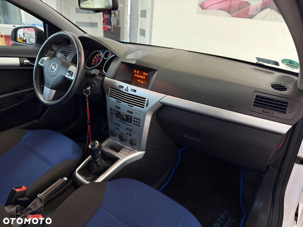 Opel Astra 1.6 Black&White - 14