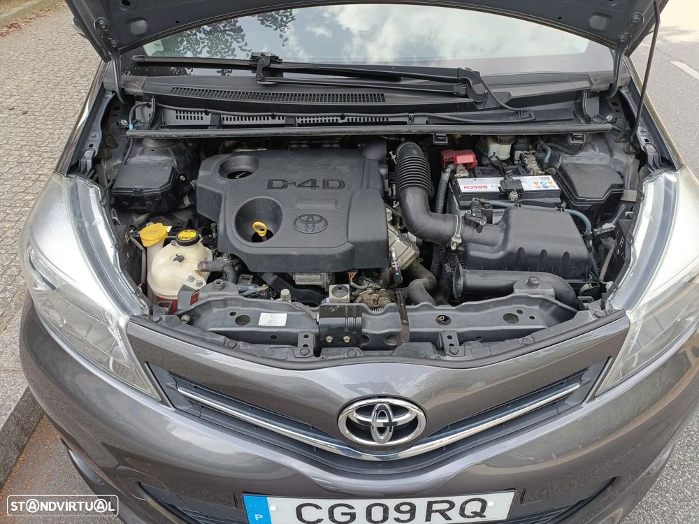Toyota Yaris 1.4 D-4D High Pack+NAVI - 14
