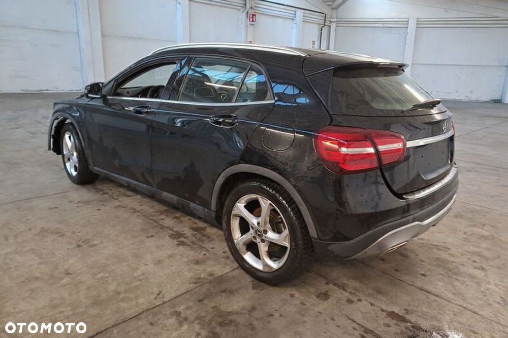 Mercedes-Benz GLA 180 7G-DCT Activity Edition - 2