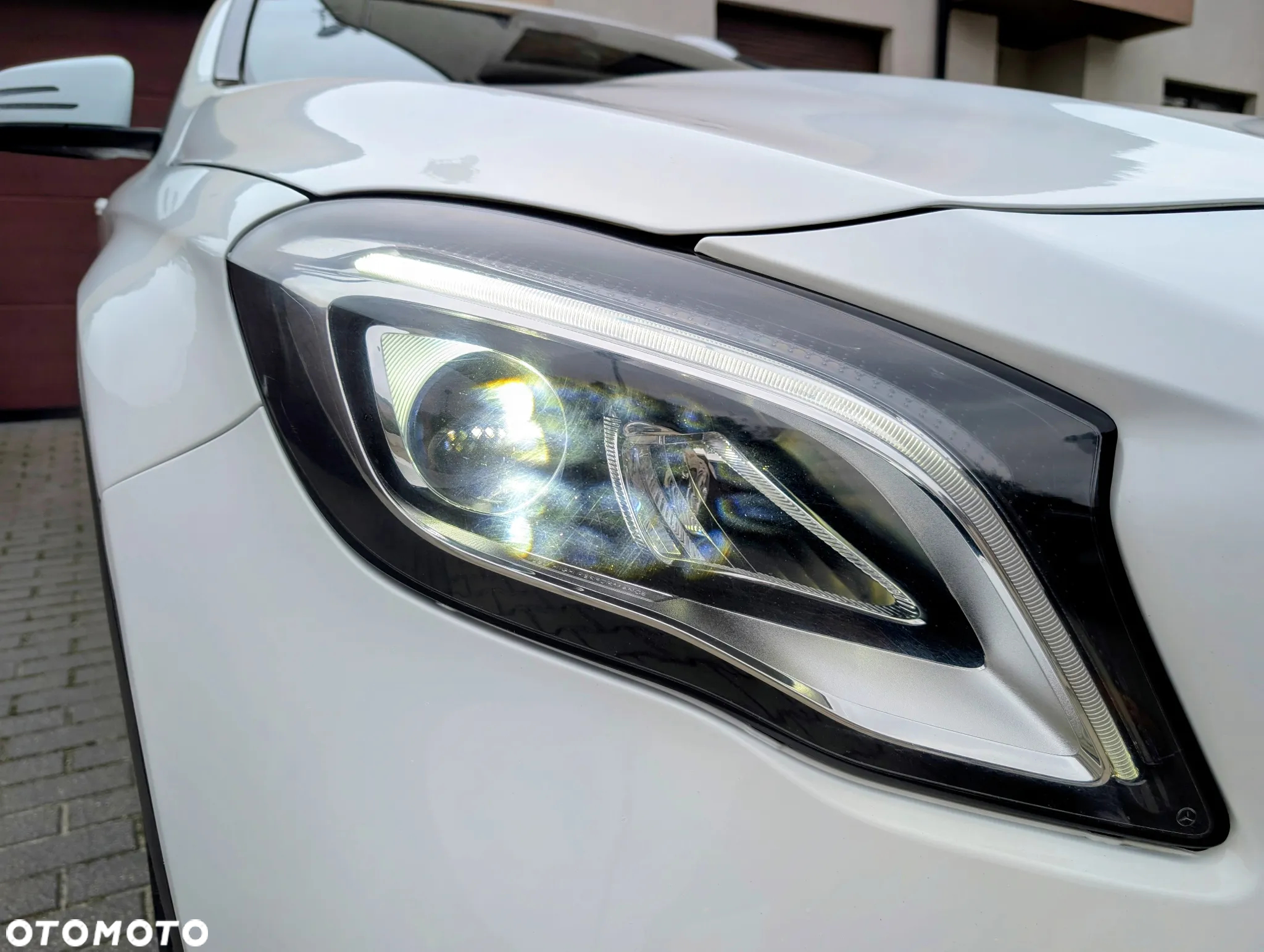 Mercedes-Benz GLA 200 7G-DCT - 17