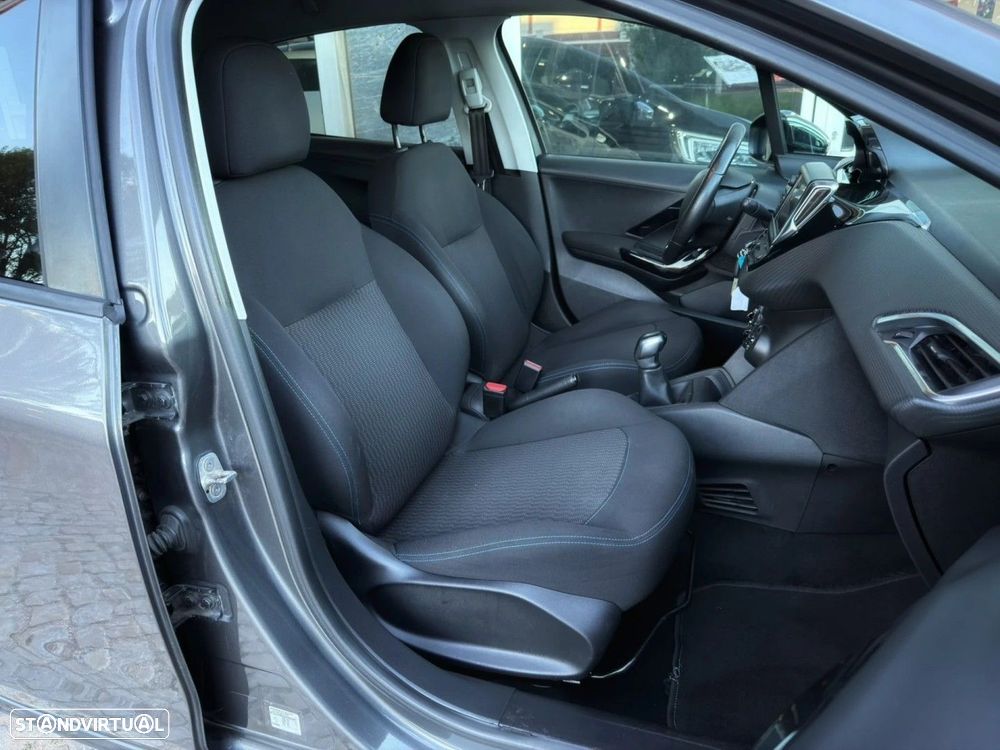 Peugeot 208 1.2 PureTech Style - 22