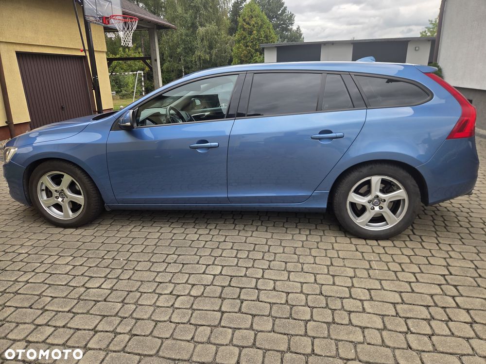 Volvo V60 D2 Momentum - 1