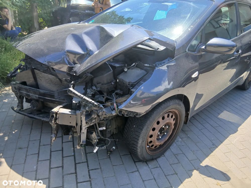 Kia Ceed 1.4 CVVT Dream-Team Edition - 3