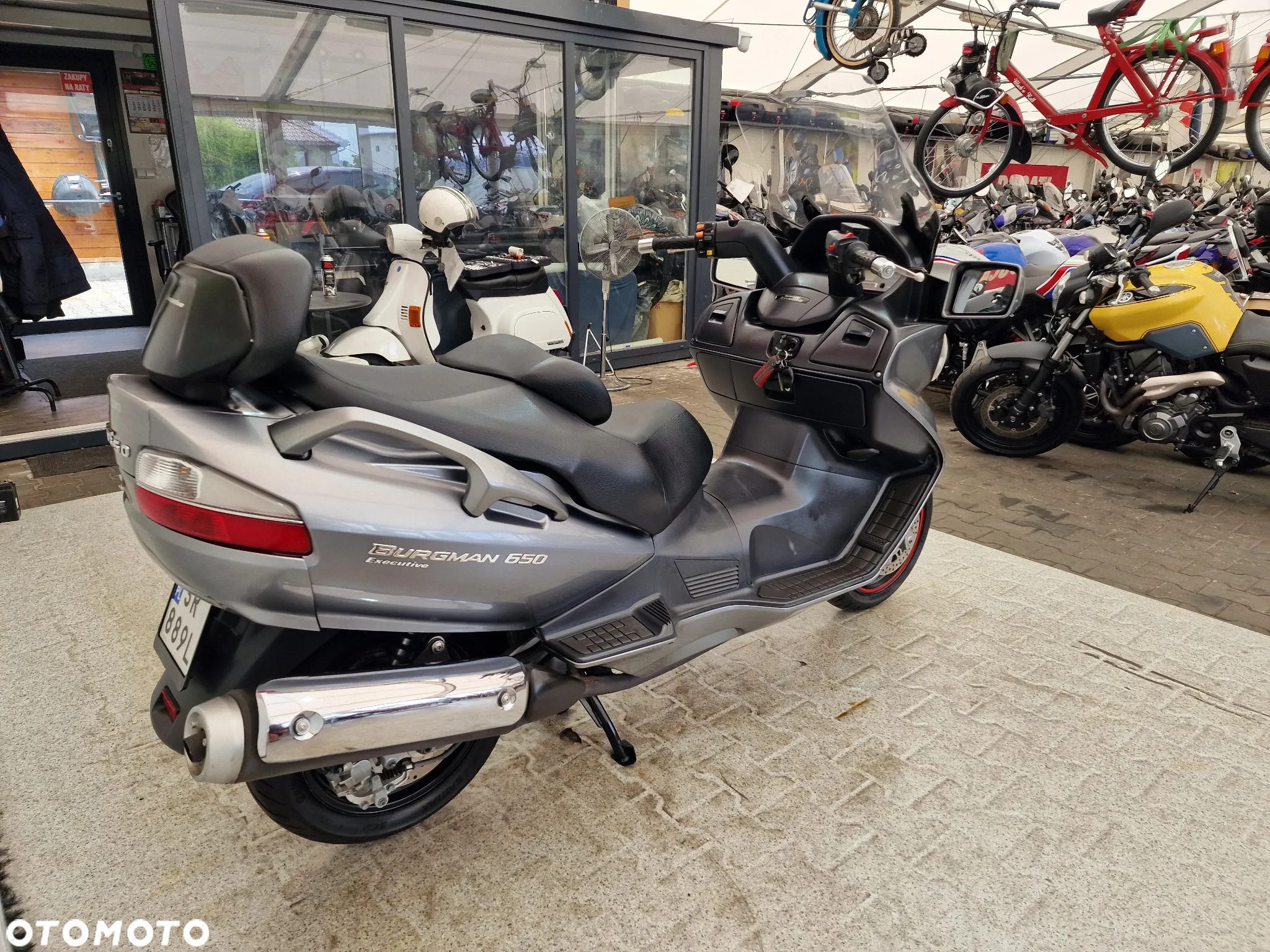 Suzuki Burgman - 16