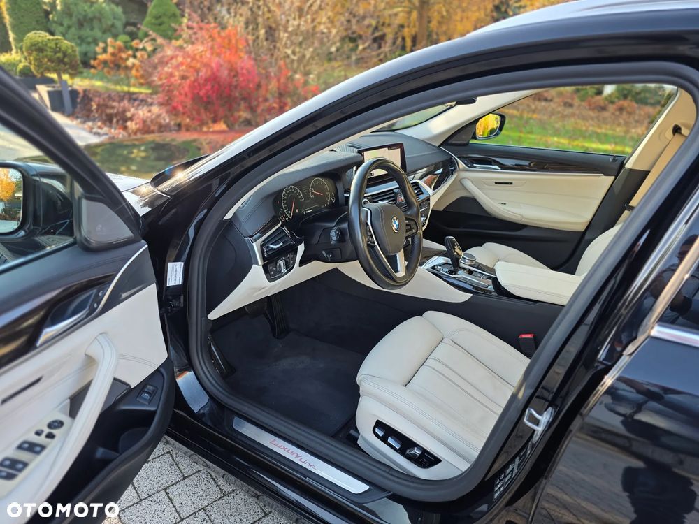 BMW Seria 5 530i xDrive Luxury Line sport - 10