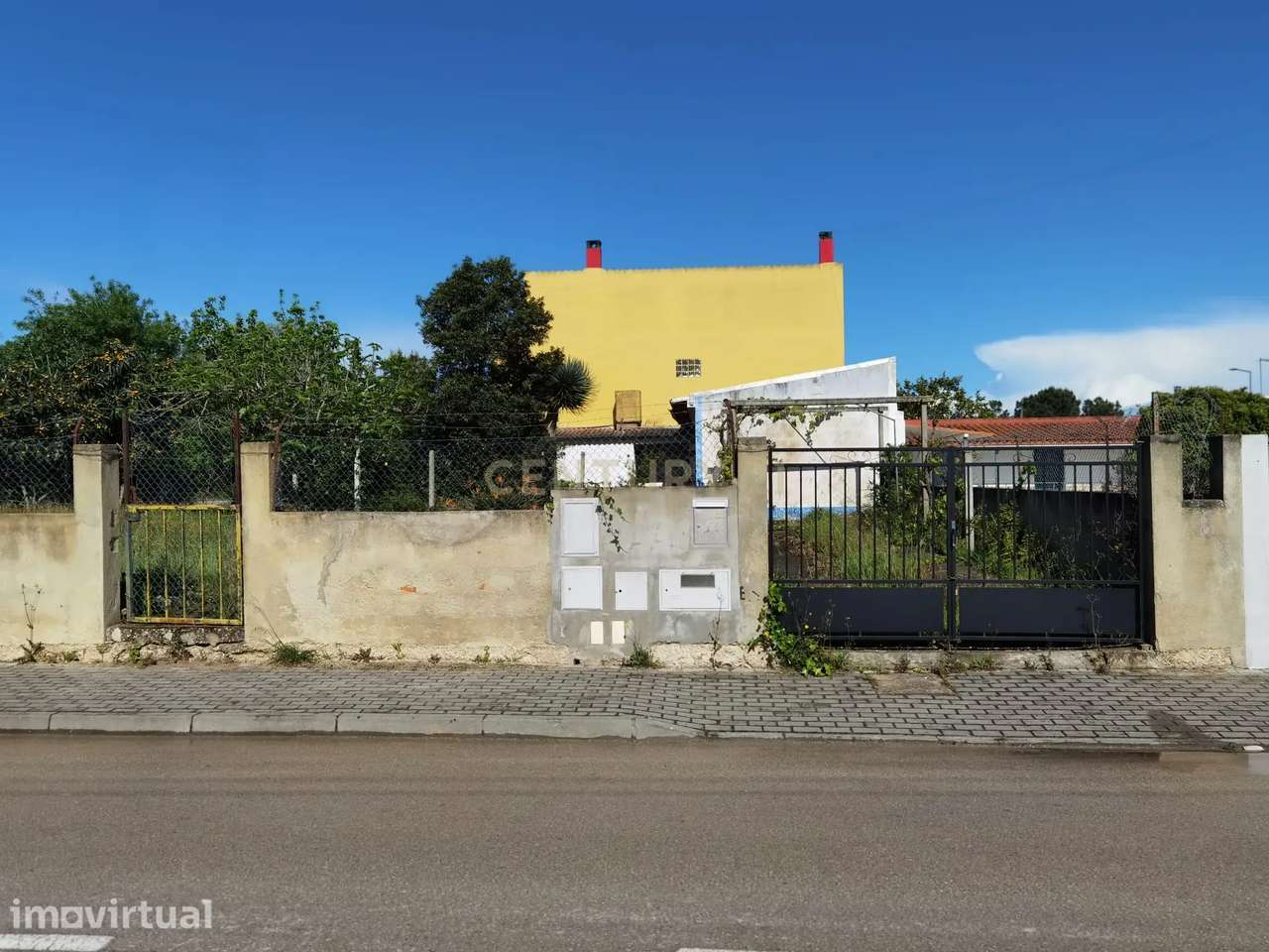 Terreno à venda em Fernão Ferro - Localização tranquila e acessível. - Grande imagem: 2/9