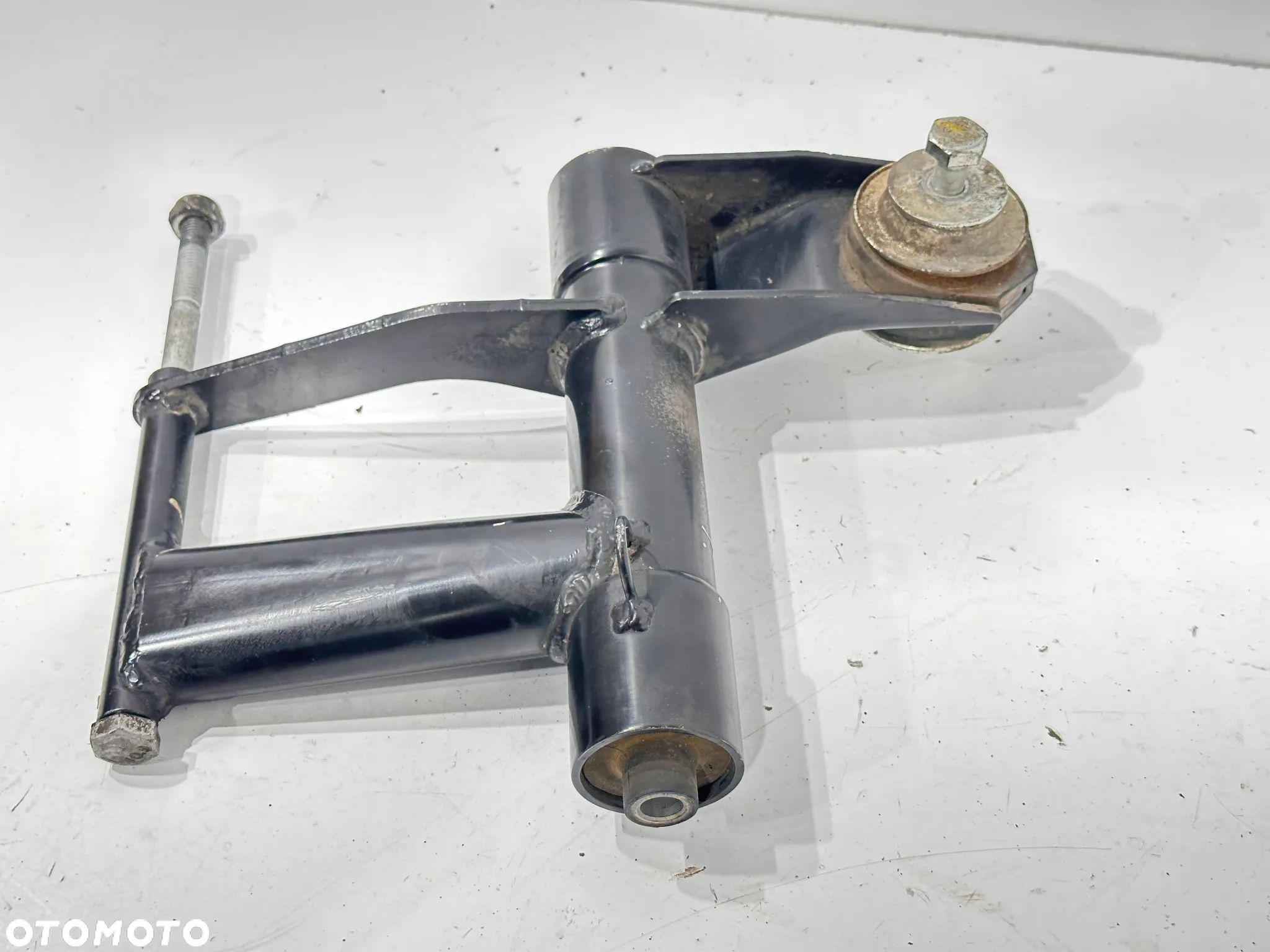 Mocowanie silnika wahacz Piaggio Liberty 50 16-22r. - 1