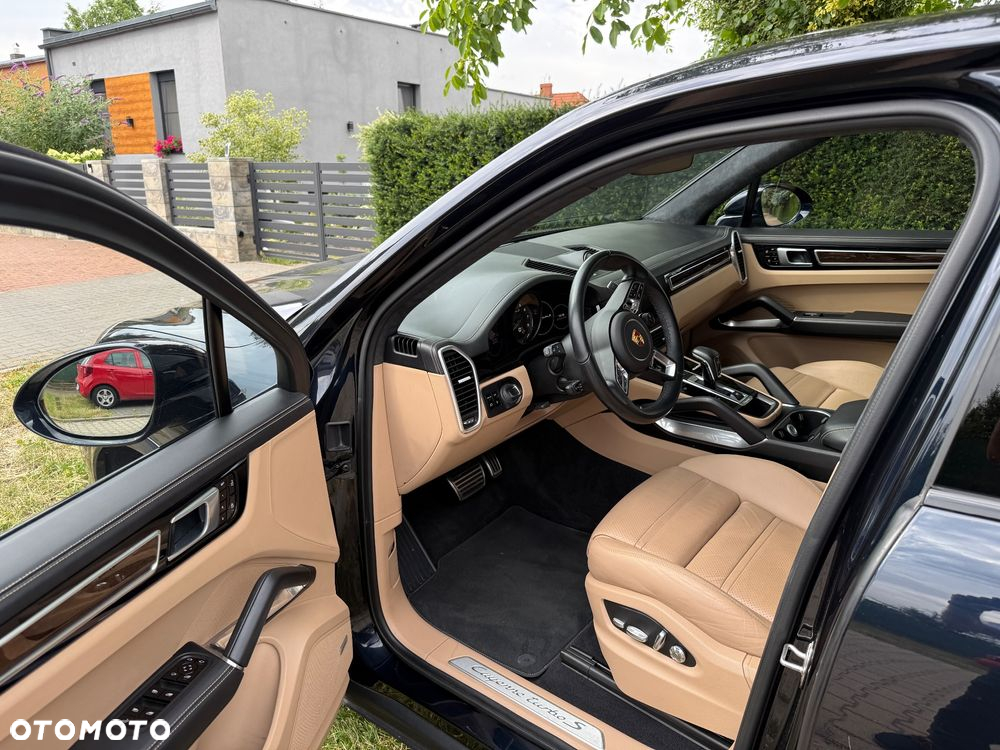 Porsche Cayenne Coupe Turbo S E-Hybrid - 9