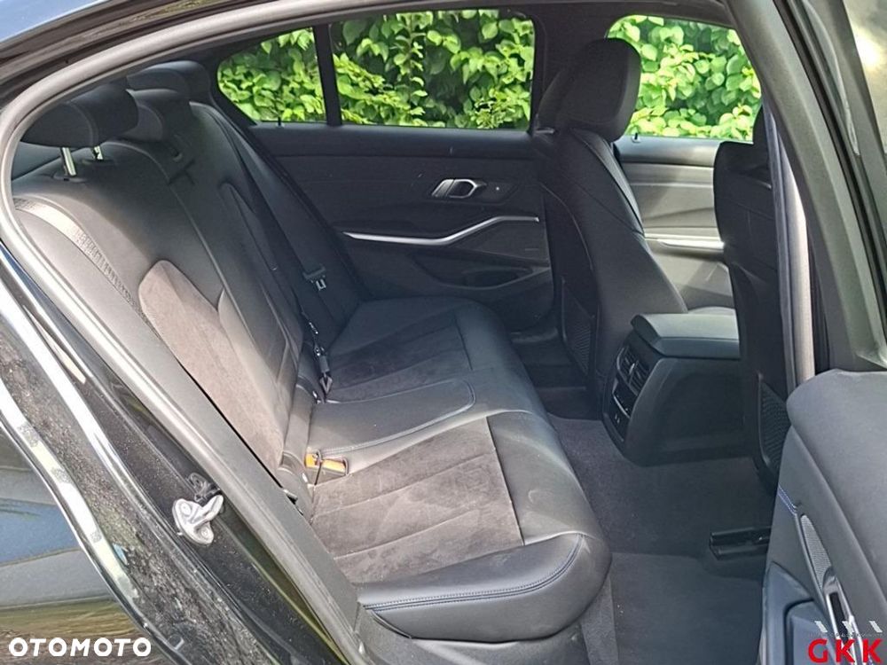 BMW Seria 3 330i M Sport - 3
