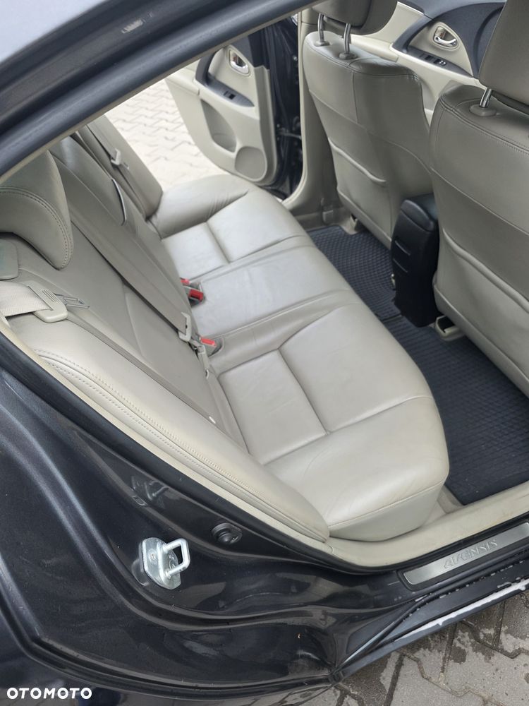 Toyota Avensis 1.8 Style - 8