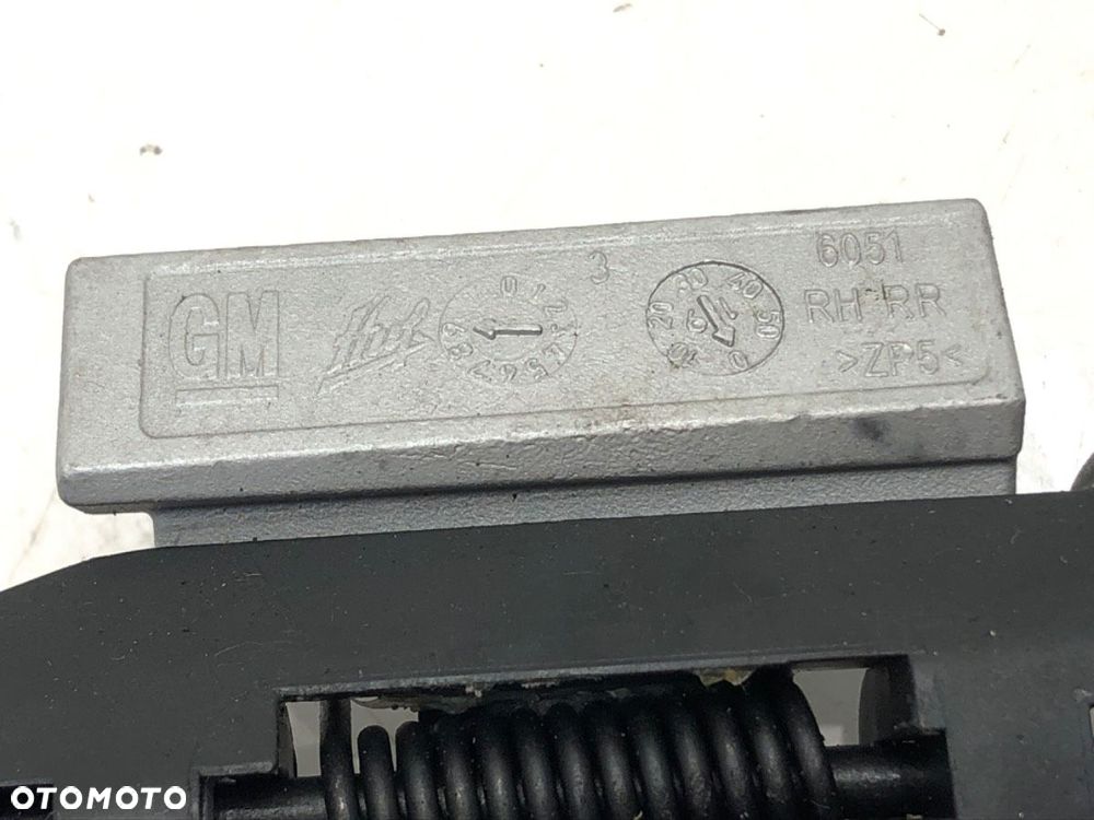 KLAMKA ZEWNĘTRZNA LEWY TYŁ - 99.00 PLN - OPEL CORSA E (X15) 2014 - 2022 1.4 (08, 68) 66 kW [90 KM] - 3