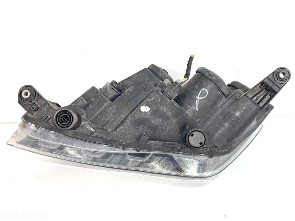 REFLEKTOR PRAWY PRZÓD  SEAT TOLEDO IV (KG3) 2012 - 2019 1.2 TSI 66 kW [90 KM] benzyna 2015 - 2017 - 3