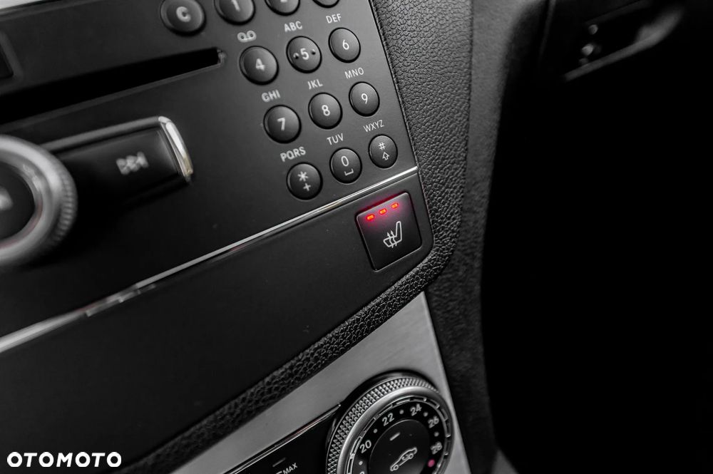 Mercedes-Benz Klasa C 200 7G-TRONIC Avantgarde Edition - 36