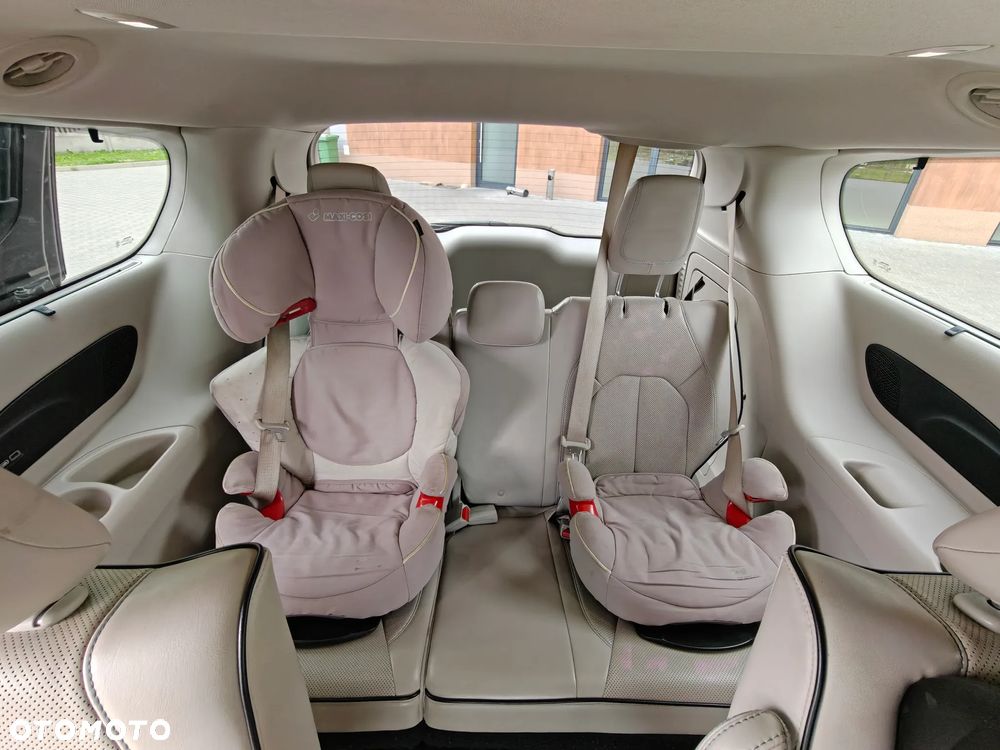 Chrysler Pacifica - 22