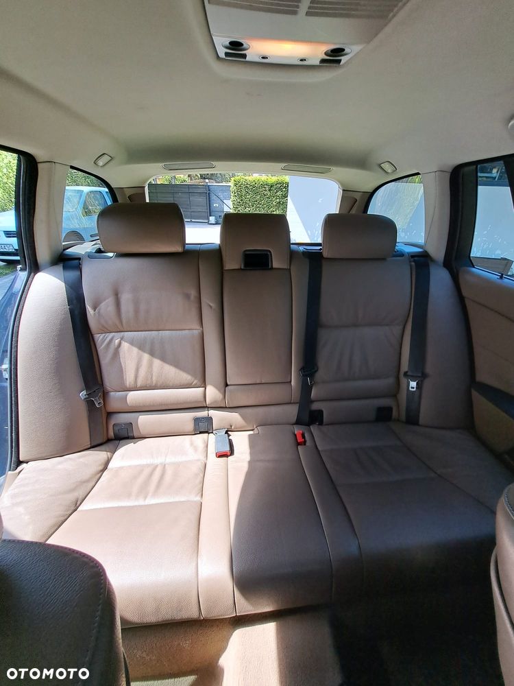 BMW Seria 5 525d - 9