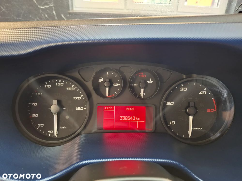 Iveco Daily 35S18 Długość Paki 410 CM Skrzynia Biegów HI-MATIC 2018 Rok Udźwig Haka 3500 Kg 3 Miejsca Silnik 3.0 Moc: 180 KM Hak - 24