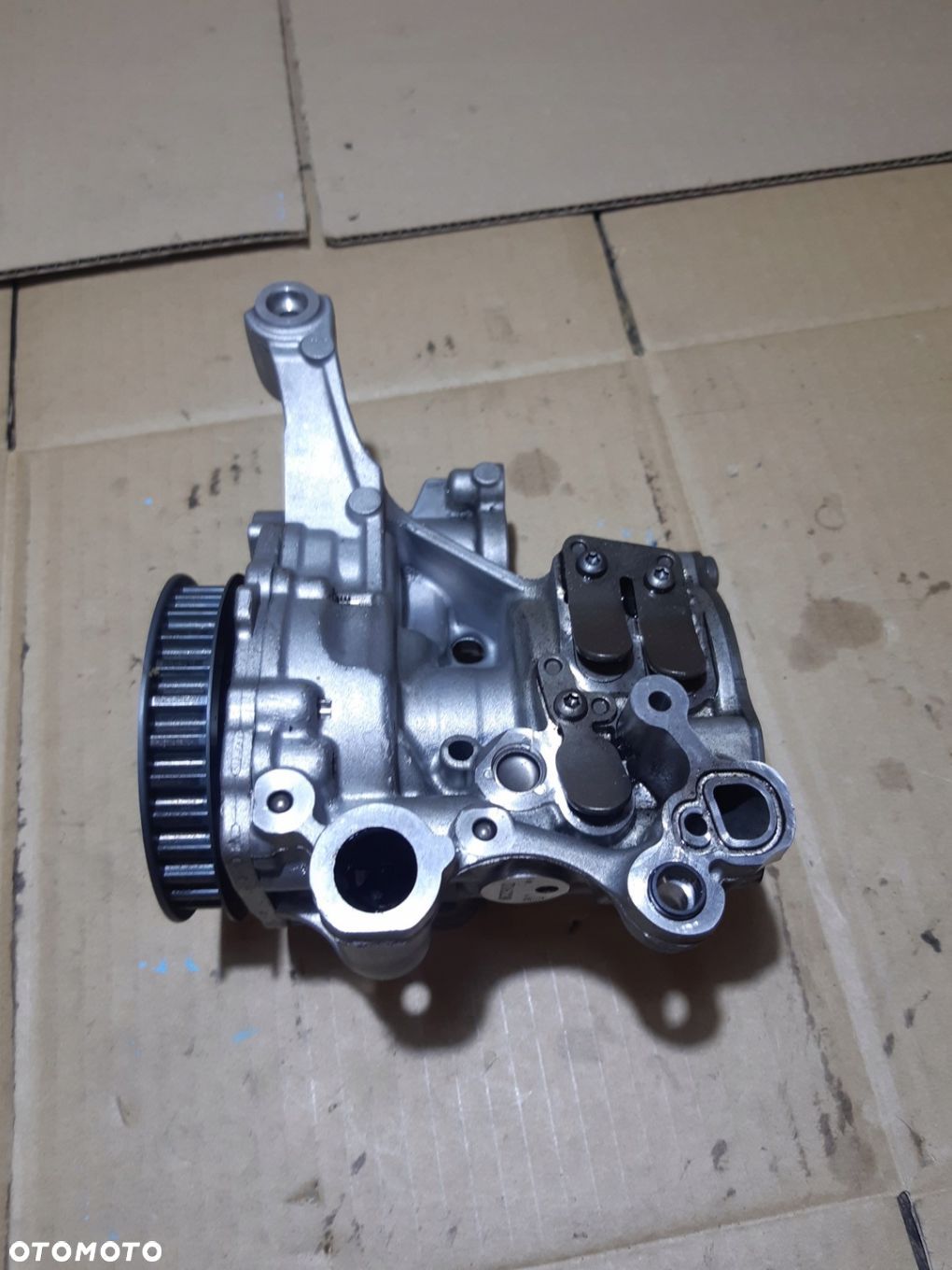 AUDI A4 B9 A5 F5 8W 2.0 TDI POMPA OLEJU 04L145208AA - 1