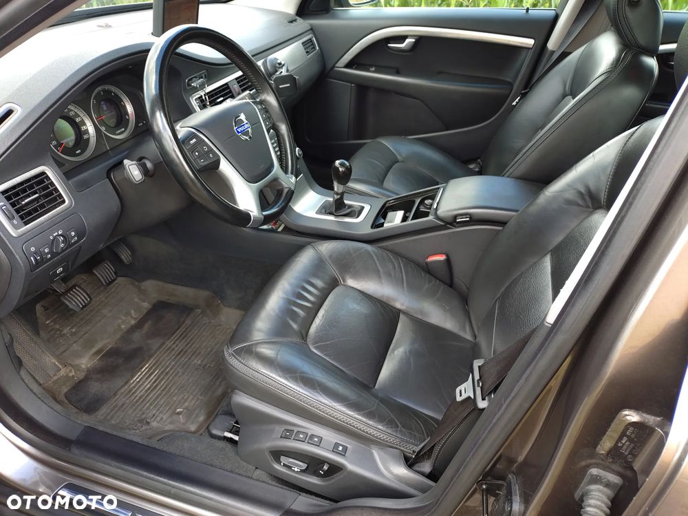 Volvo XC 70 D5 AWD Momentum - 24