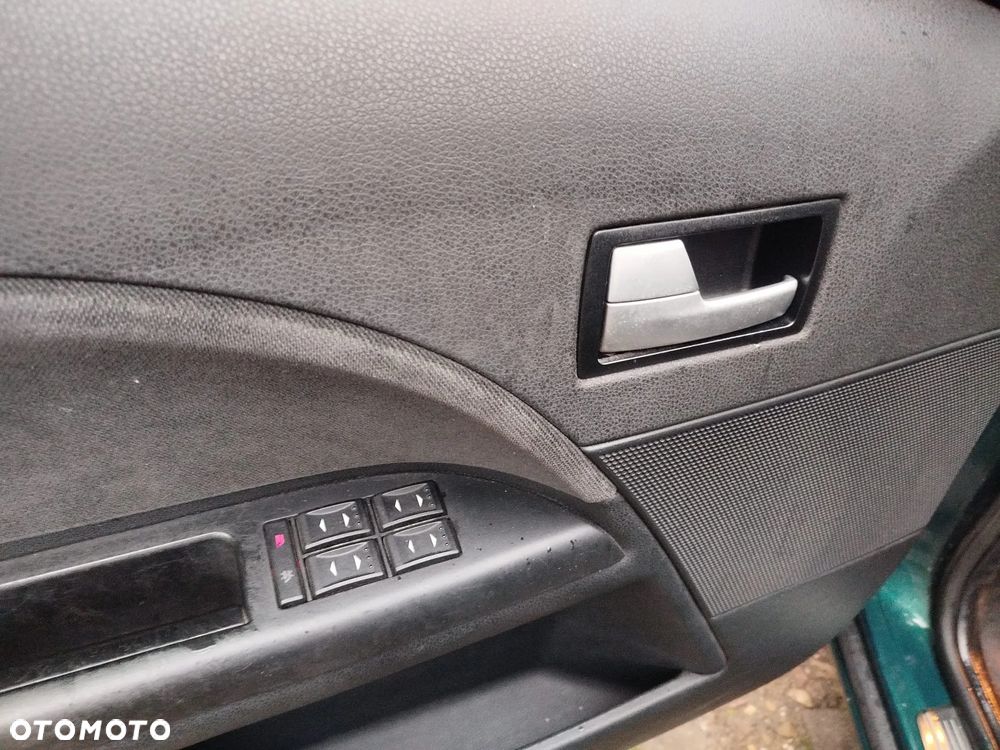 Ford Mondeo 1.8 Ghia - 22