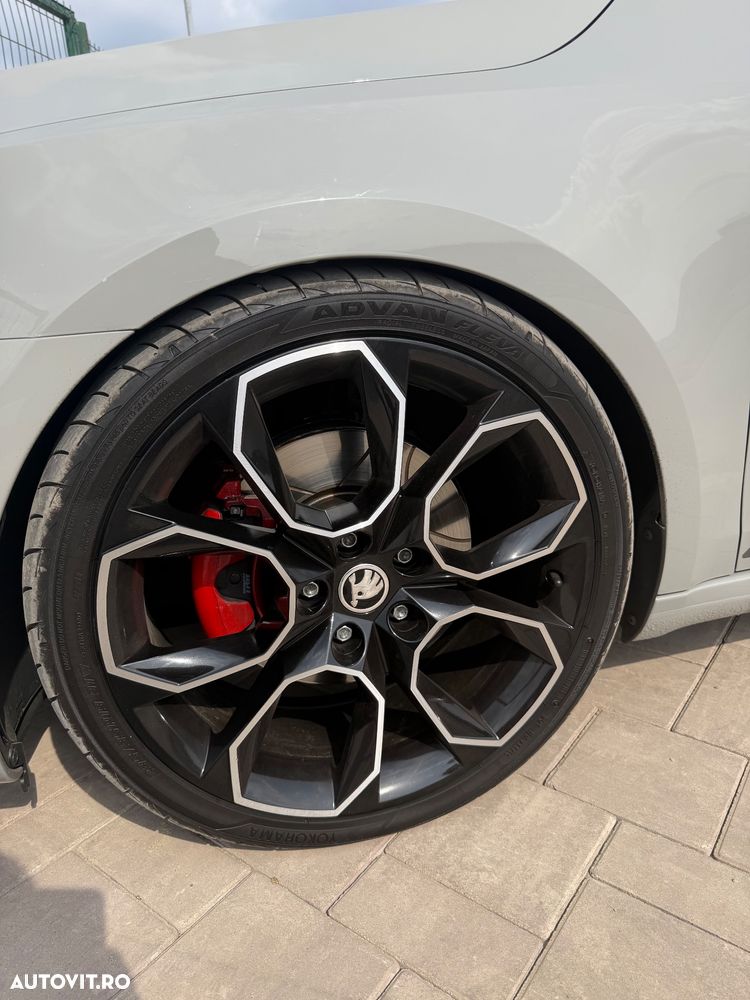 Skoda Octavia 2.0 TDI DSG 4X4 RS - 9