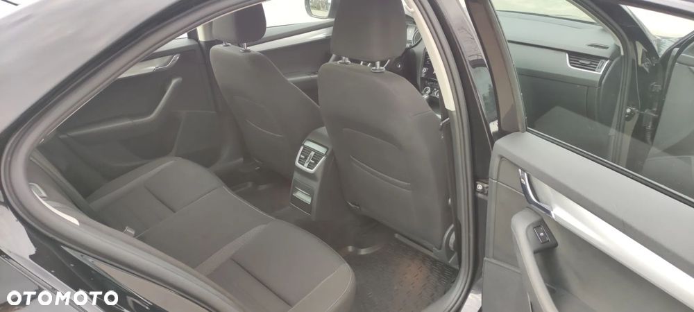 Skoda Octavia 2.0 TDI Style DSG - 9