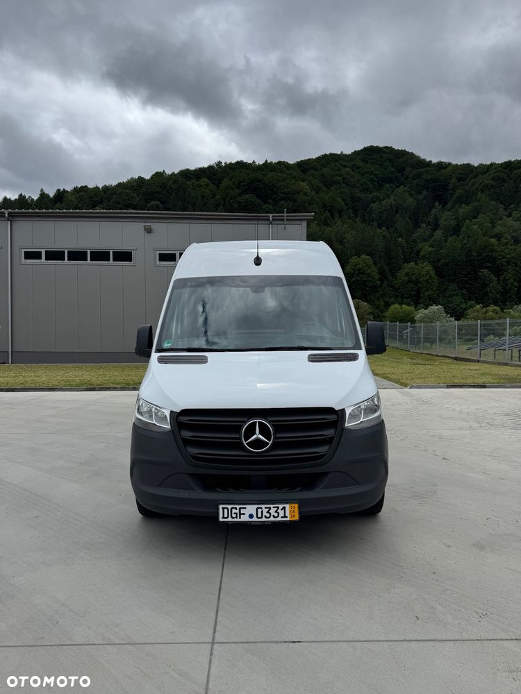 Mercedes-Benz Sprinter - 2