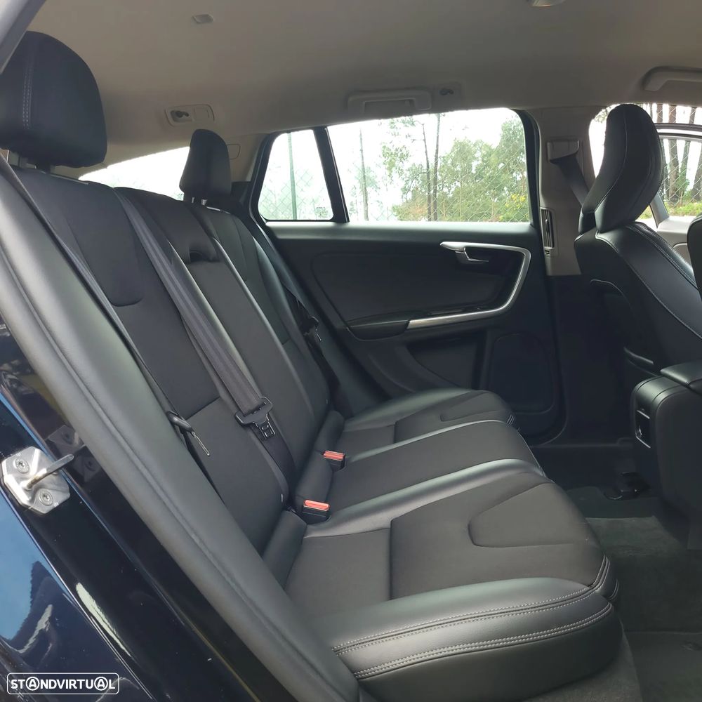 Volvo V60 2.0 D3 Momentum - 13