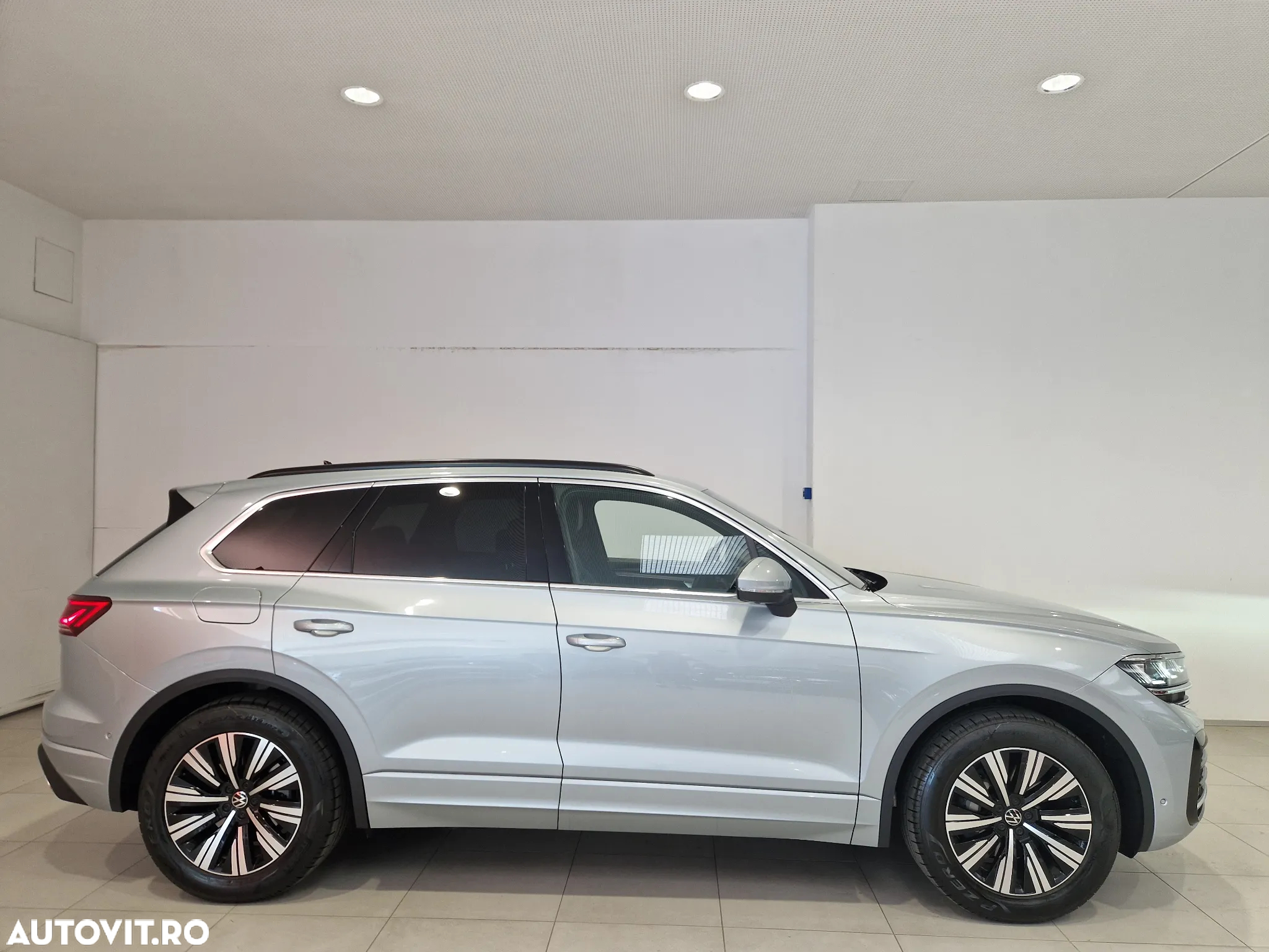 Volkswagen Touareg V6 TDI 4MOTION Elegance - 6
