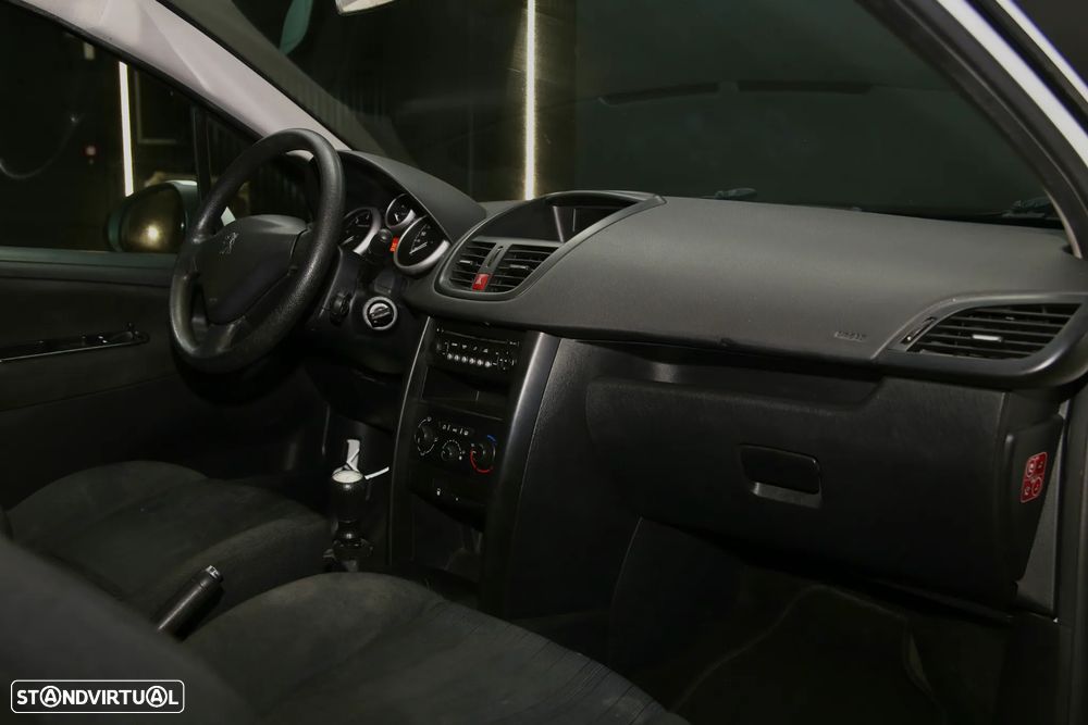 Peugeot 207 - 13