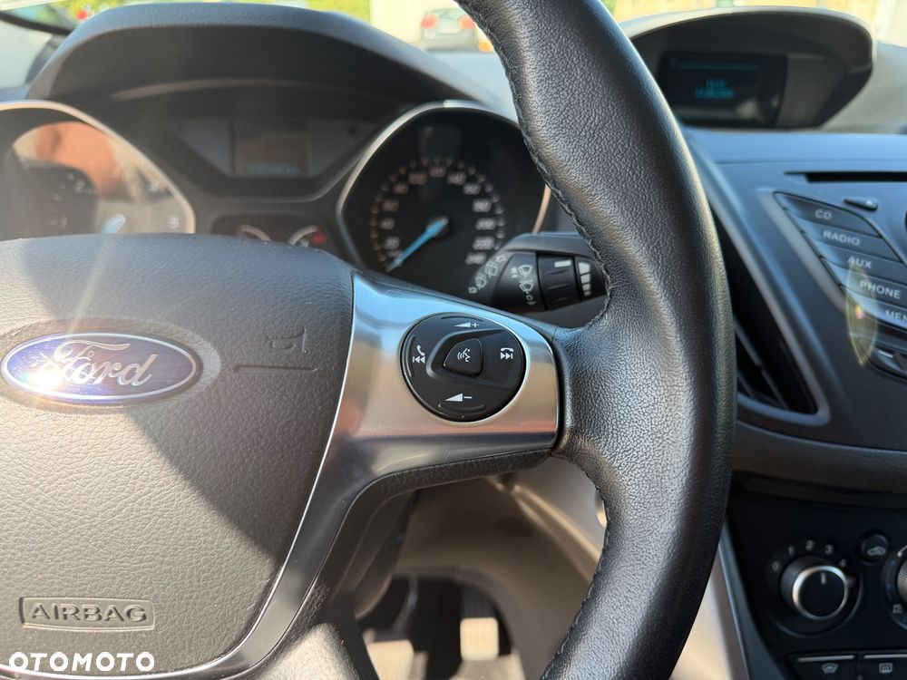 Ford Kuga - 25