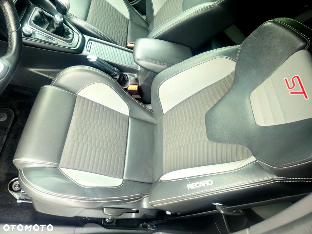 Ford Focus 2.0 TDCi ST - 23