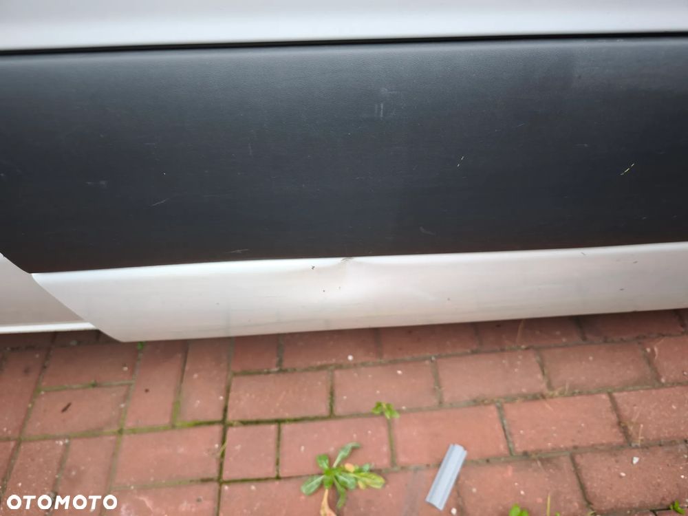 Drzwi prawe przesuwne bok Sprinter w910 910 Mercedes-Benz białe - 3