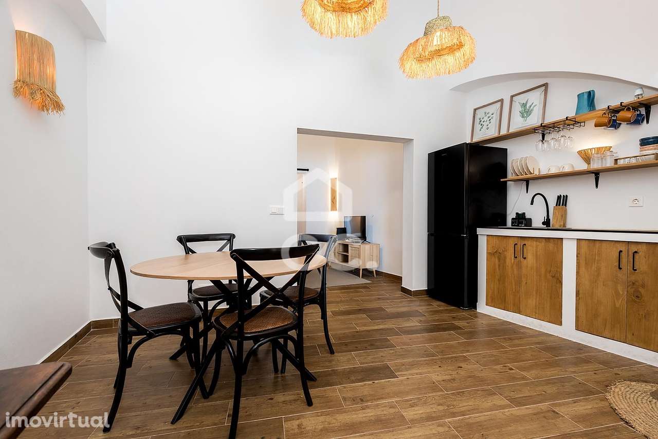Moradia T1 de Charme Totalmente Renovada no Coração de Évora - Grande imagem: 2/30