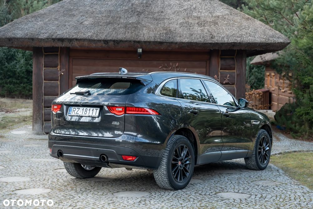 Jaguar F-Pace - 4