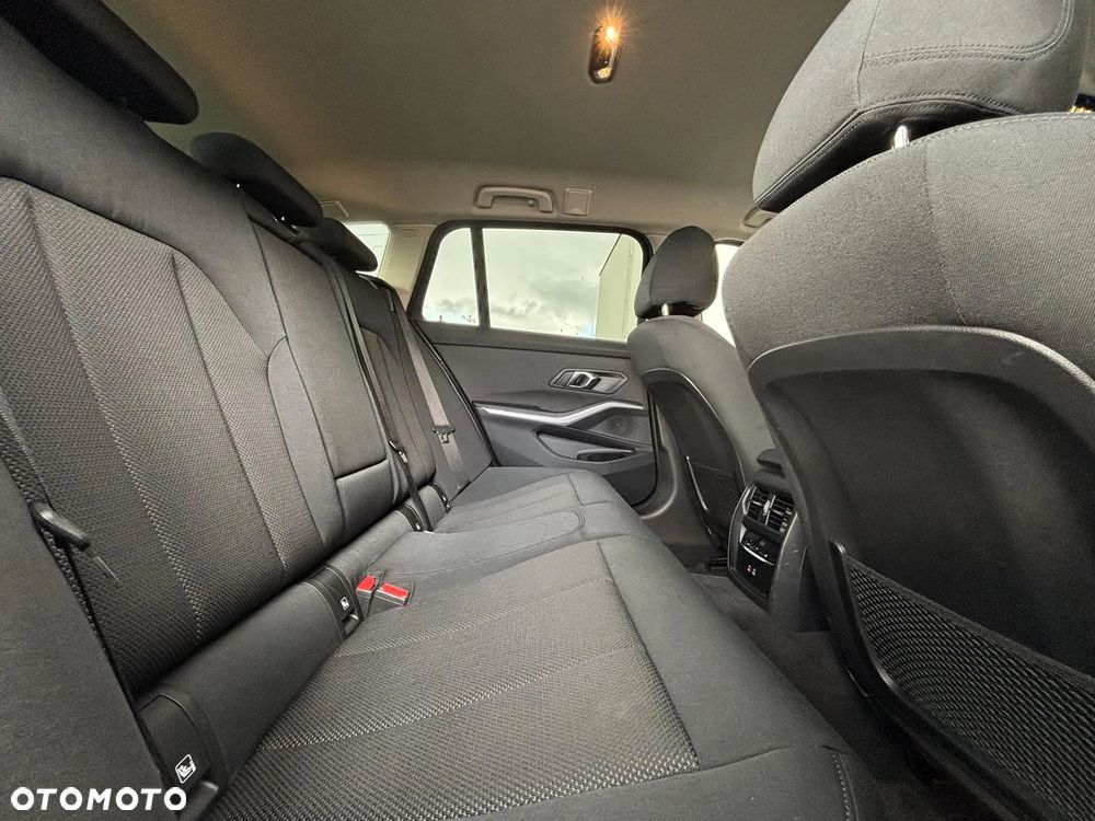 BMW Seria 3 320d Luxury Line - 12
