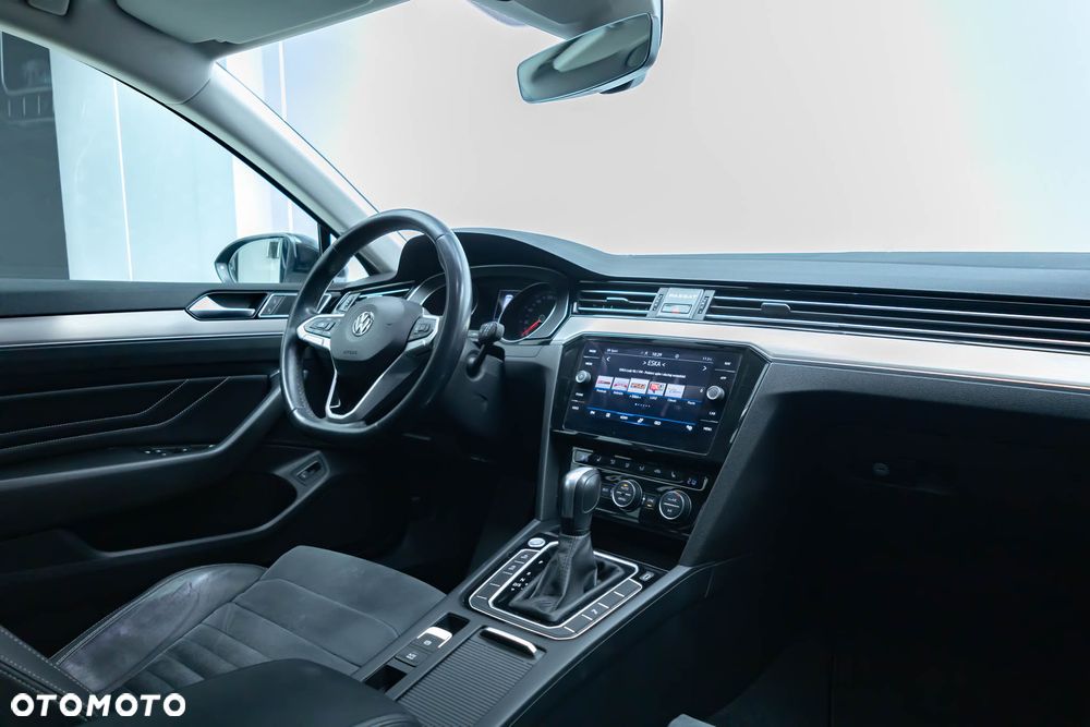 Volkswagen Passat Variant 2.0 TSI Business DSG - 32