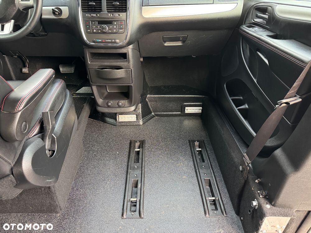 Dodge Grand Caravan 3.6 R/T - 41