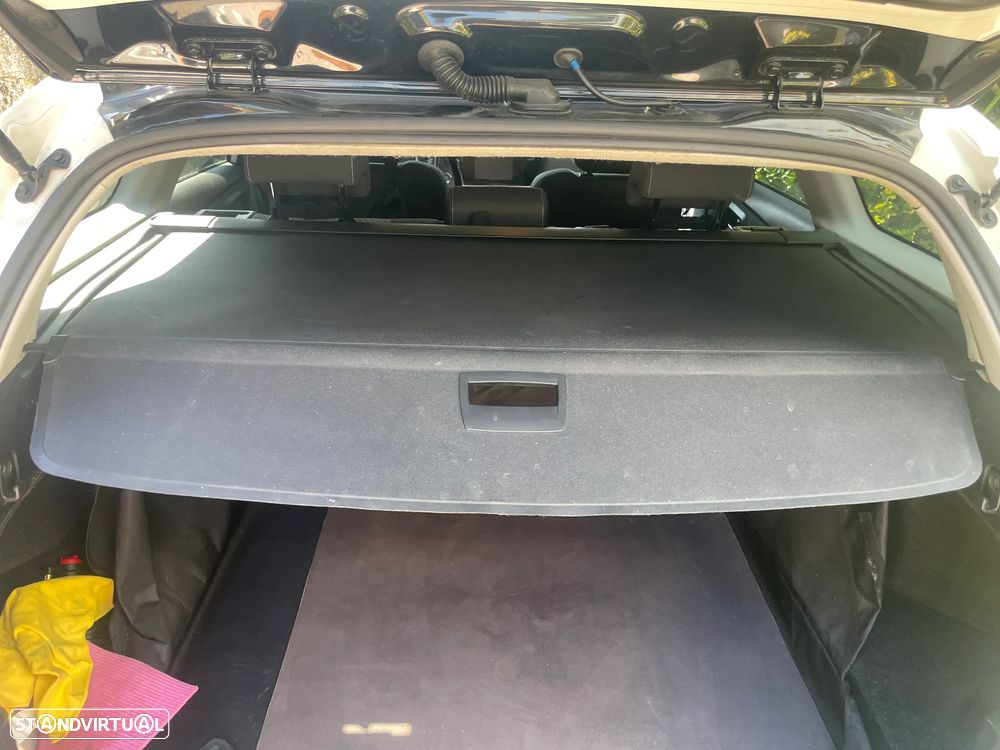 Toyota Auris Touring Sports 1.8 HSD Comfort +P.Techno+P.Sport - 28