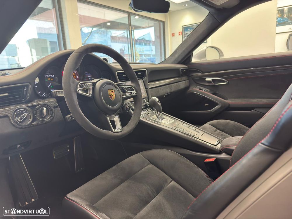 Porsche 911 (991) Carrera 4 GTS PDK - 21