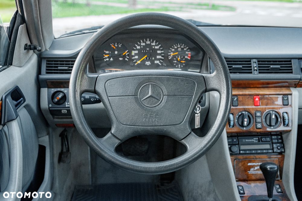 Mercedes-Benz W124 (1984-1993) - 11