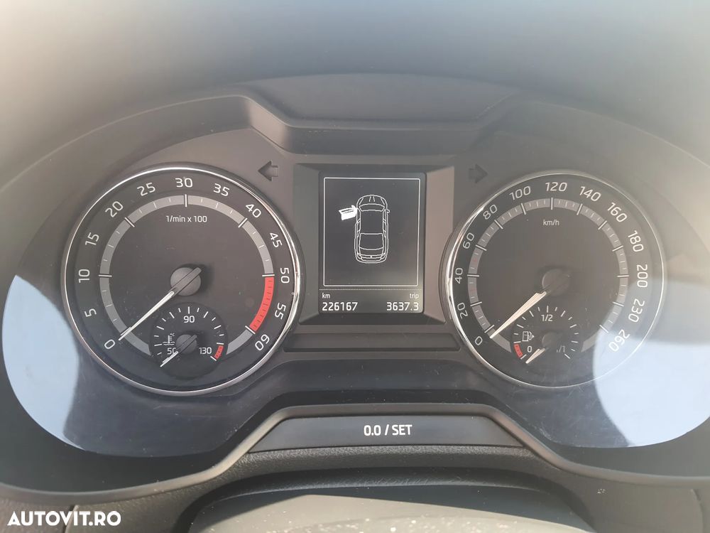 Skoda Octavia 1.6 TDI DSG Ambition - 5