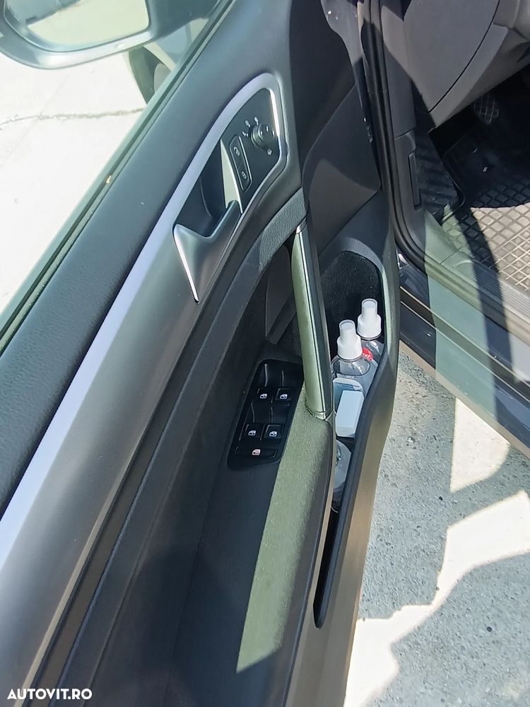 Volkswagen Golf 1.6 TDI Comfortline - 4
