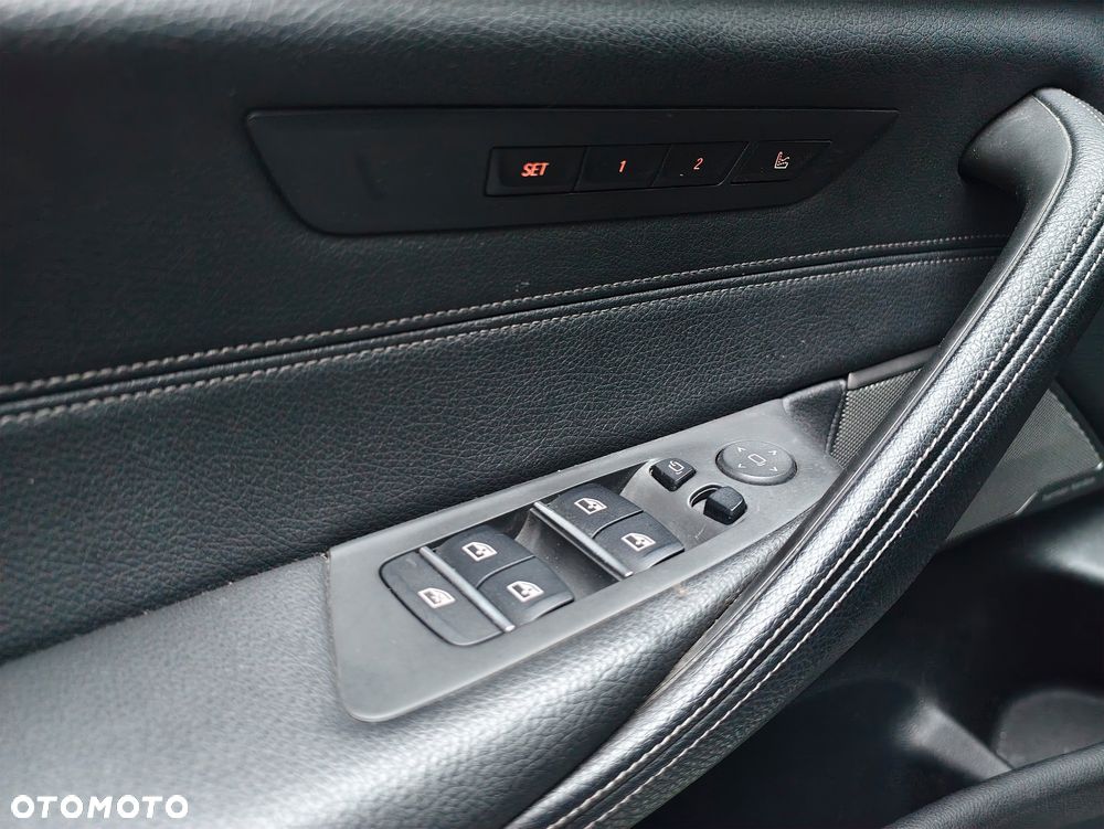 BMW Seria 5 530e xDrive M Sport sport - 10
