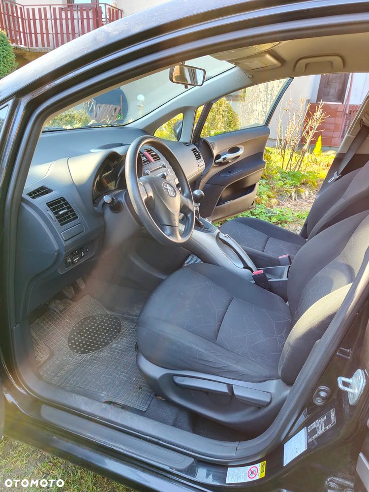 Toyota Auris 1.4 D-4D Terra - 8